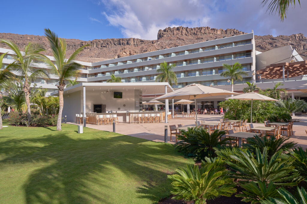 Outdoor bar at Radisson Blu Resort & Spa Gran Canaria Mogan