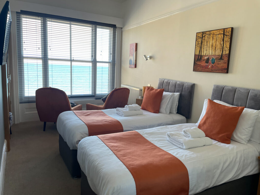 Twin bed accommodation at the Red Lion hotel