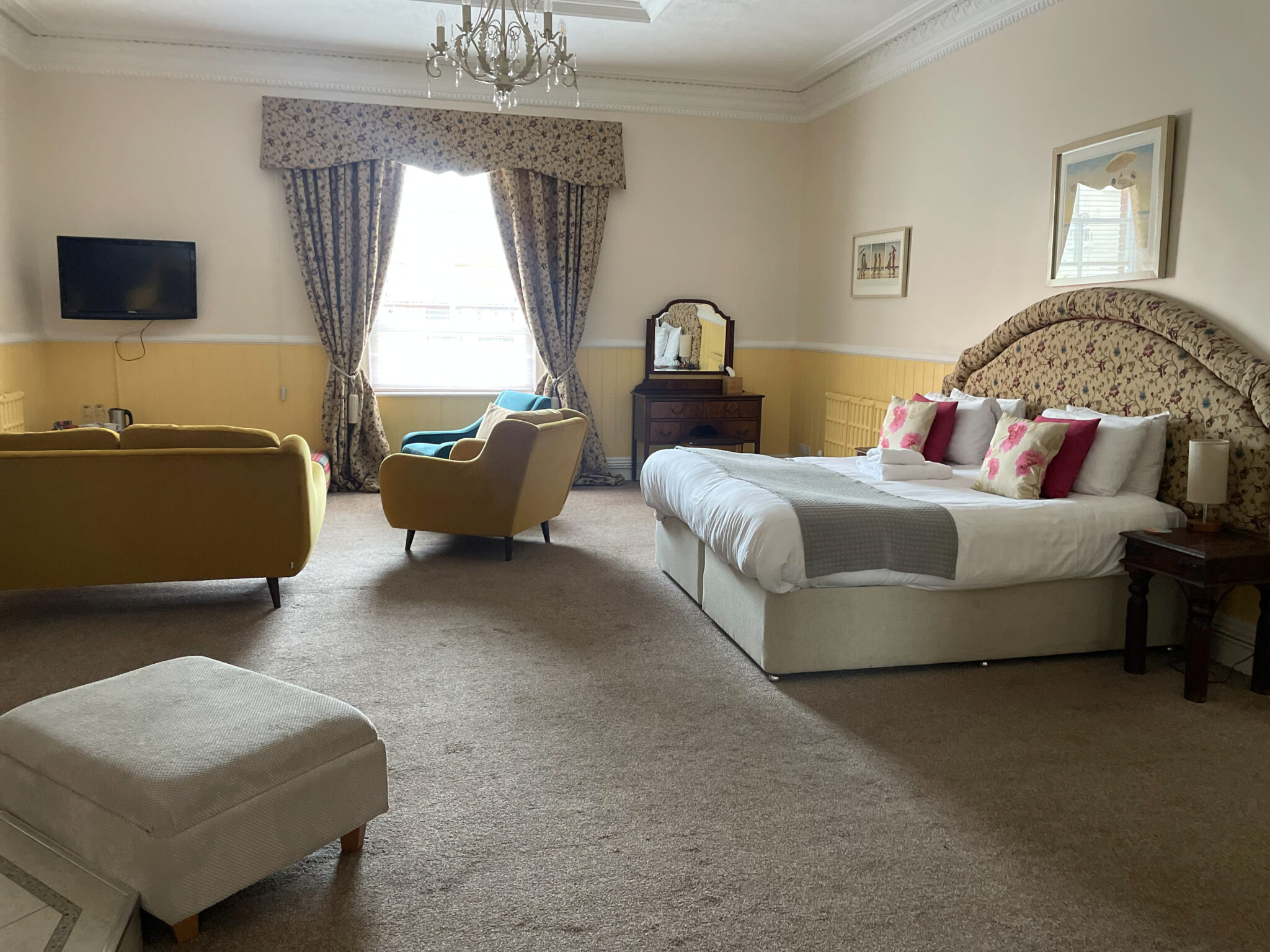 Double bed accommodation at the Red Lion hotel