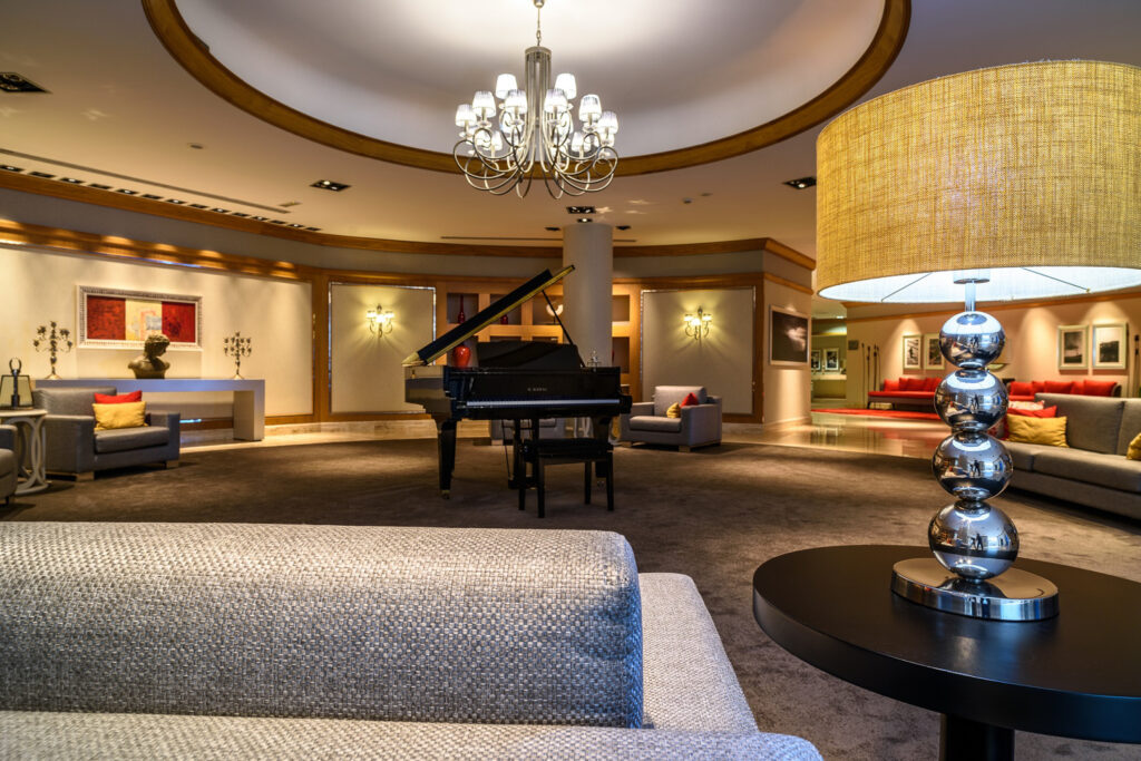 Seating area with grand piano at Sesimbra Hotel & Spa