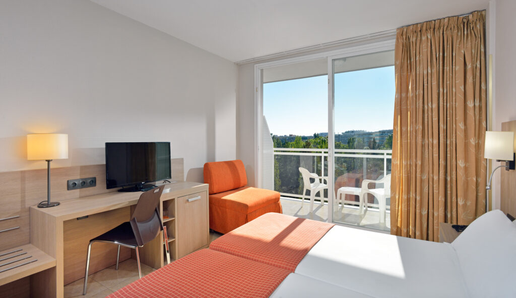 Twin bed accommodation at Sol Costa Daurada