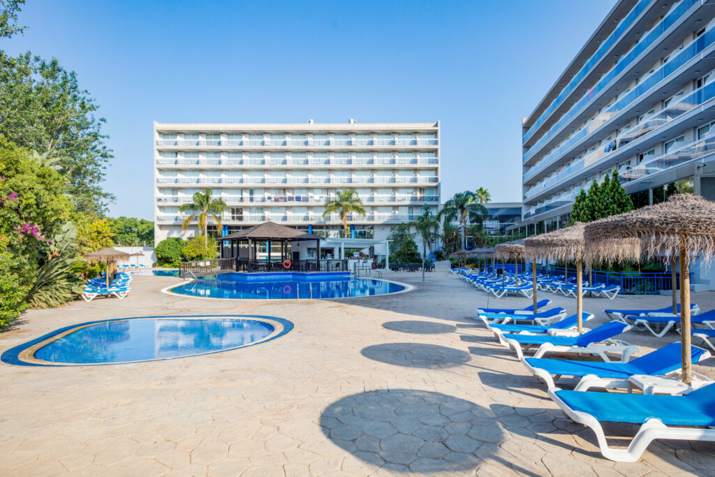 Outdoor pool at Sol Costa Daurada