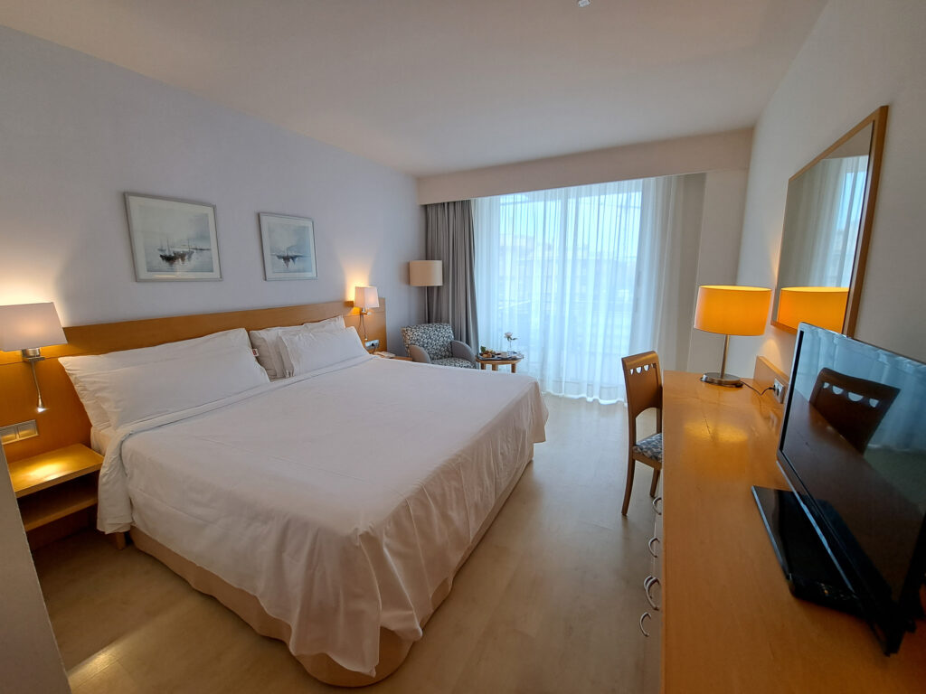 Double bed accommodation at Sol Port Cambrils Hotel