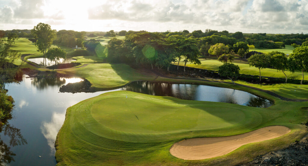 Aerial view of hole with white flag at The Links Golf Course with lake and trees around