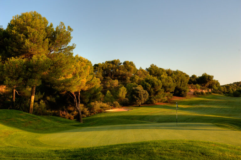 Hole with trees around at Vall D'Or Golf Course