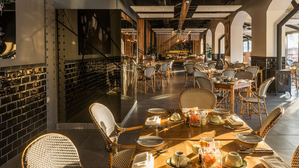 Indoor dining at Victoria & Alfred Hotel