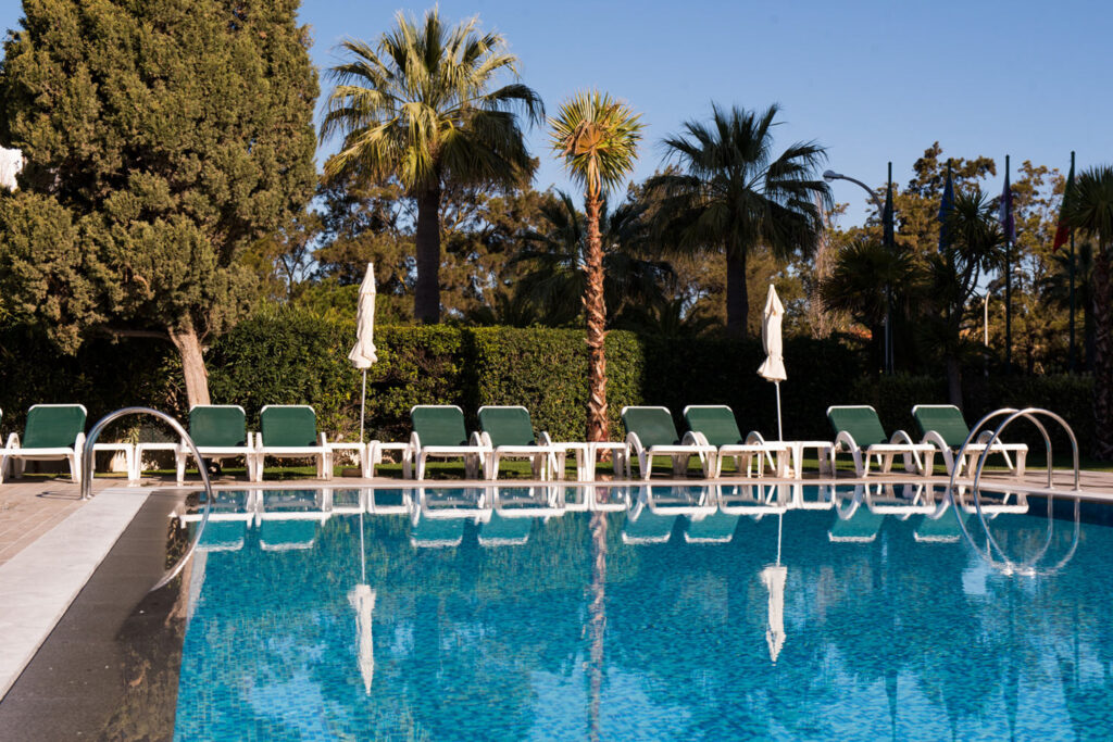 Outdoor pool with sun loungers at Vila Gale Ampalius