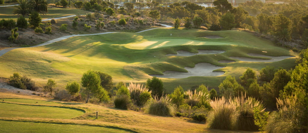 A hole with bunkers at Villaitana - Levante Course