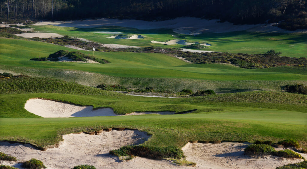 Fairway with bunkers at West Cliffs Golf Links