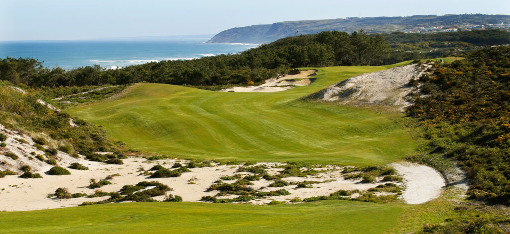 Fairway with sand and ocean in background at West Cliffs Golf Links