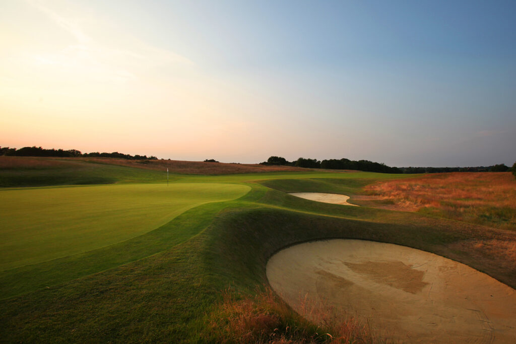 Hole with bunkers at The London Golf Club