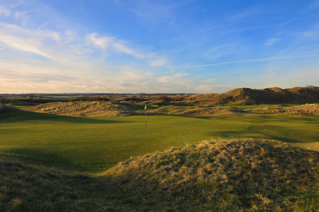 Hole with mounds around at The Island Golf Club