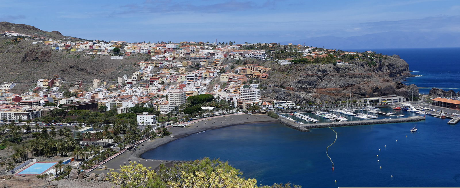 picture of a bay in with houses in la gomera