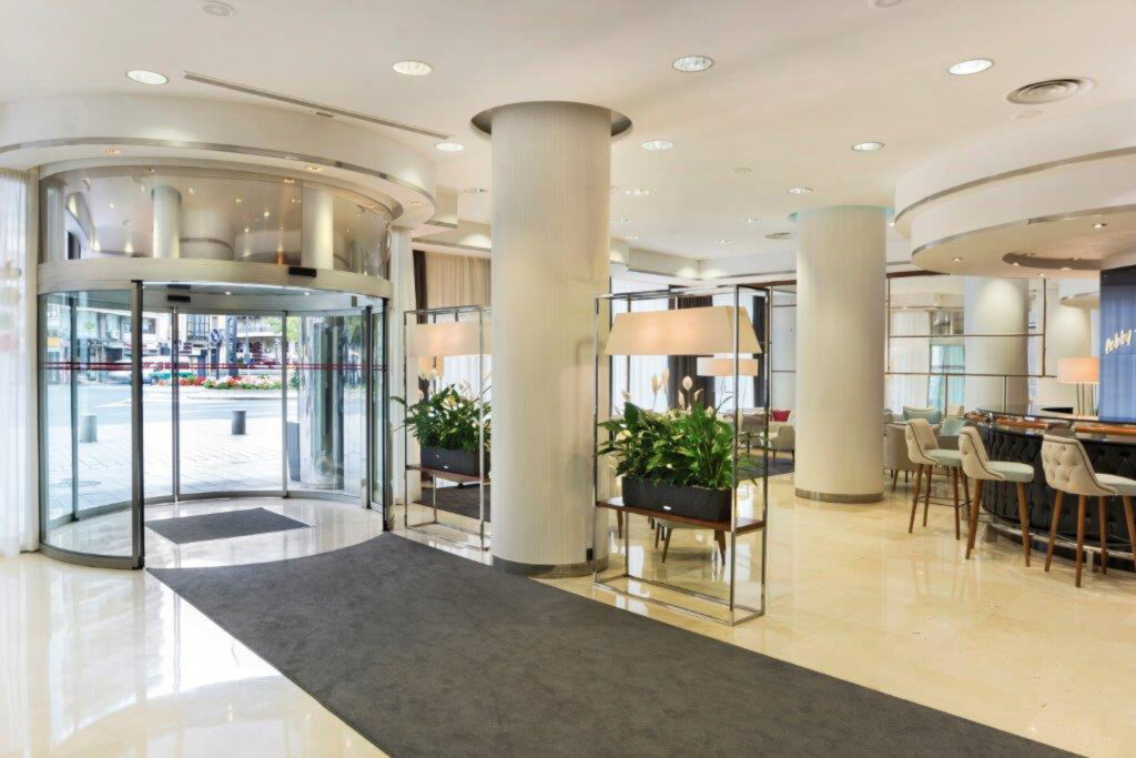 Reception area and bar at Hotel Gran Via Logrono